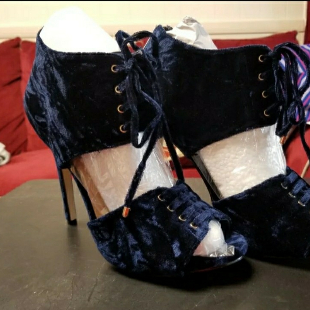 Blue Velvet  4in Heel